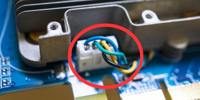うちのPCの写真ではありませんが、こういう形状です(写真: photoAC)